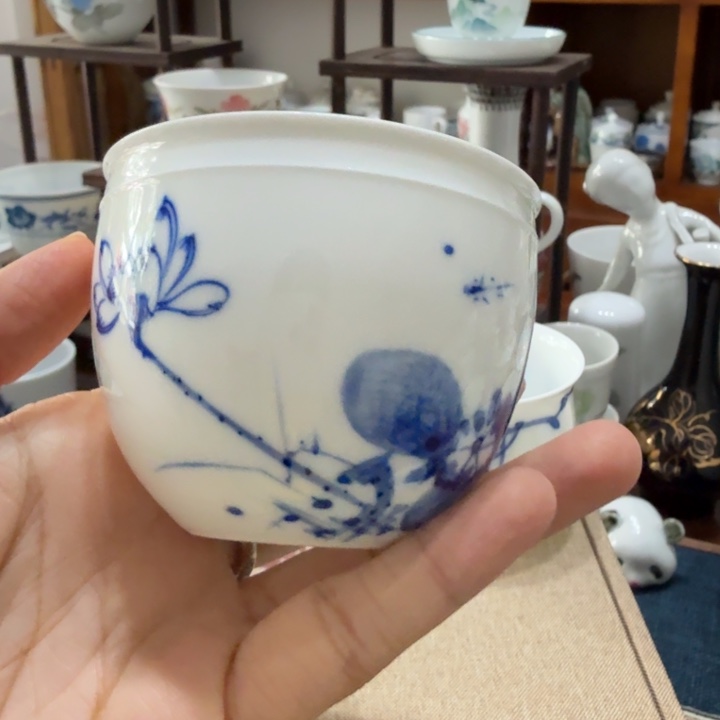 山***茶釉下手绘青花茶杯
