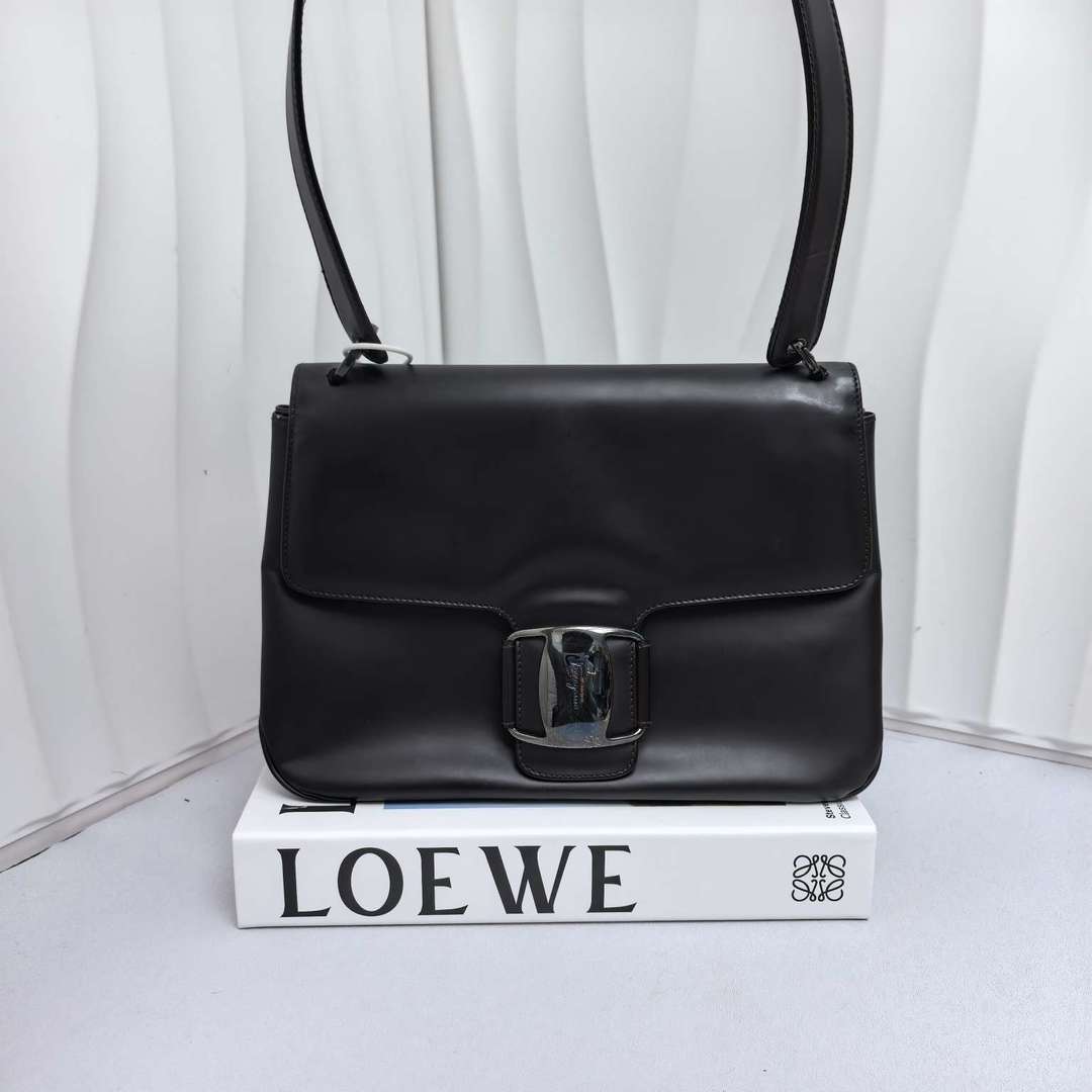 95新 FERRAGAMO/菲拉格慕 黑色 腋下单肩包15001534