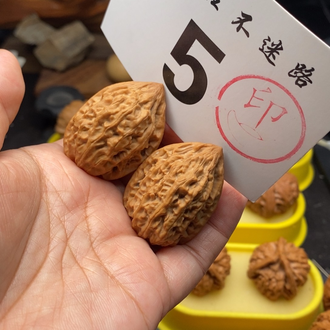 文玩核桃吊坠30凤羽鸡心