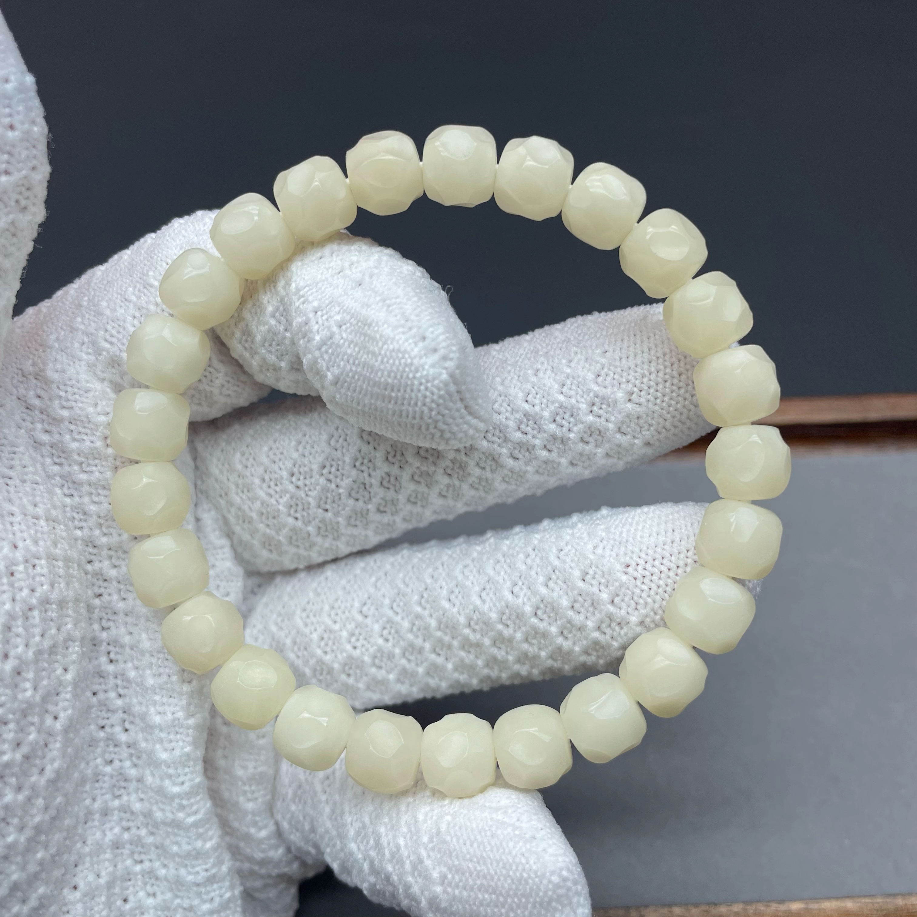 F071特级果菩提根羊脂白超润9mm雕刻无相奶酪手串菲律宾干磨