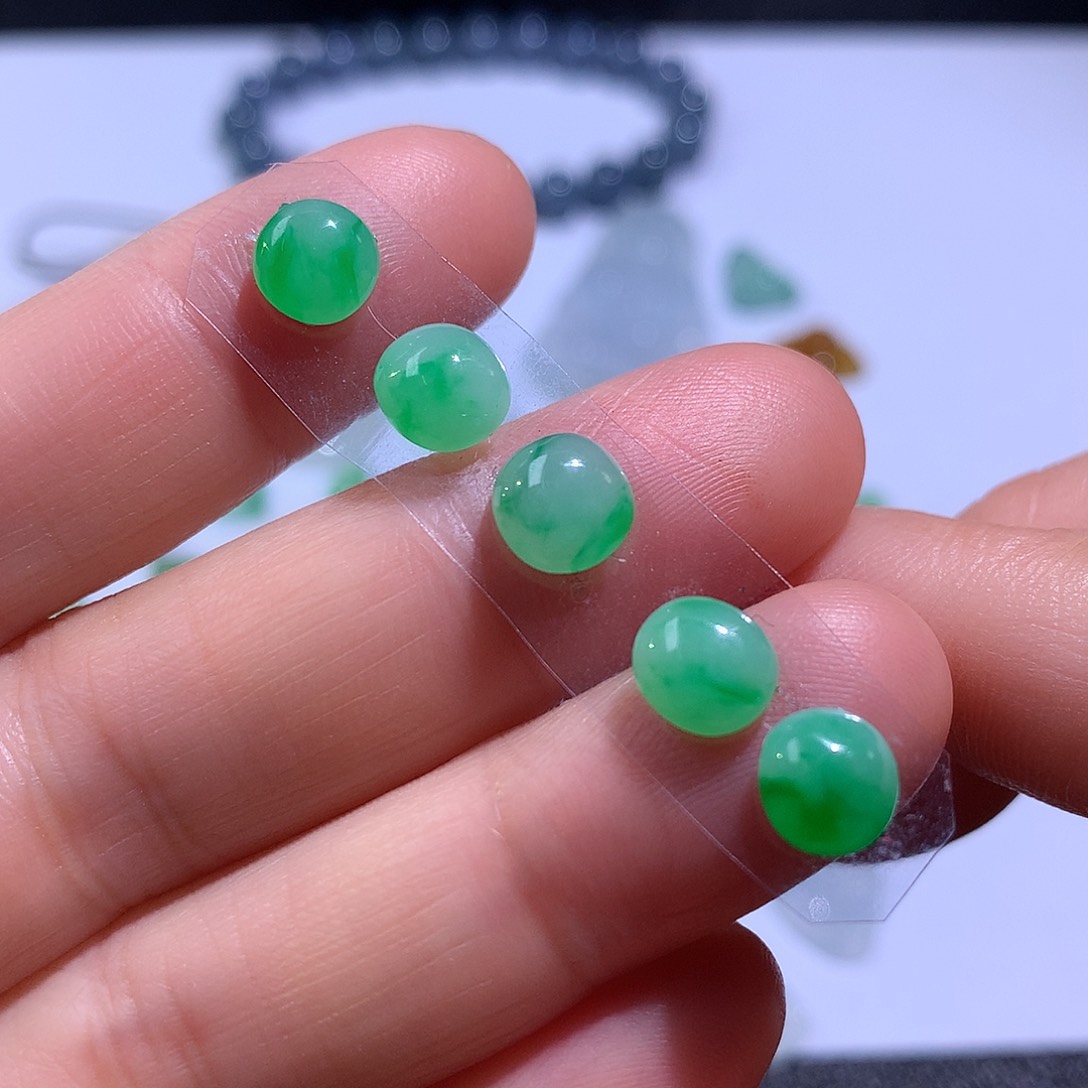 翡翠颈饰未镶嵌蛋