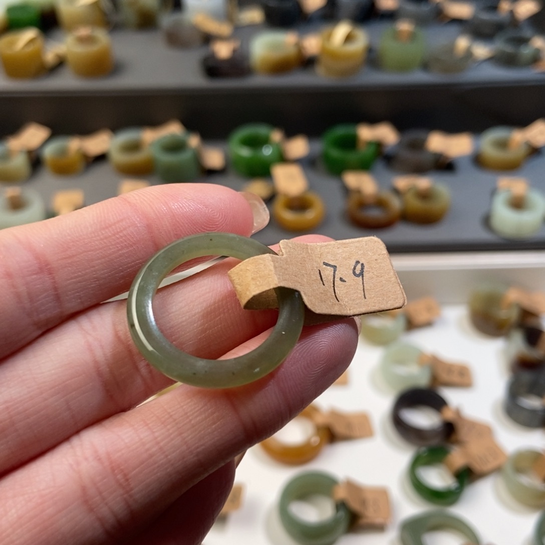 和田玉未镶嵌戒指