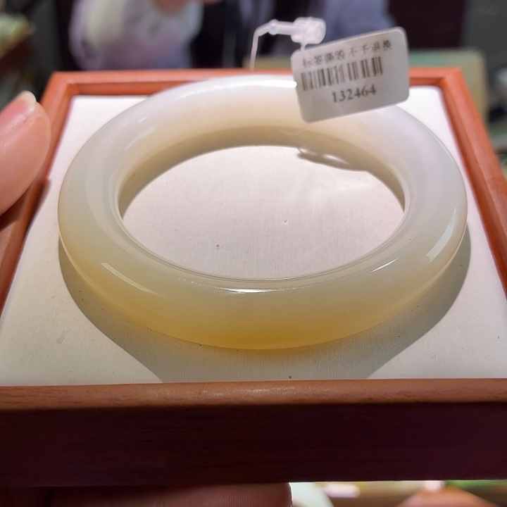 和田玉未镶嵌手镯13 54.55 巨推！大漏价！！