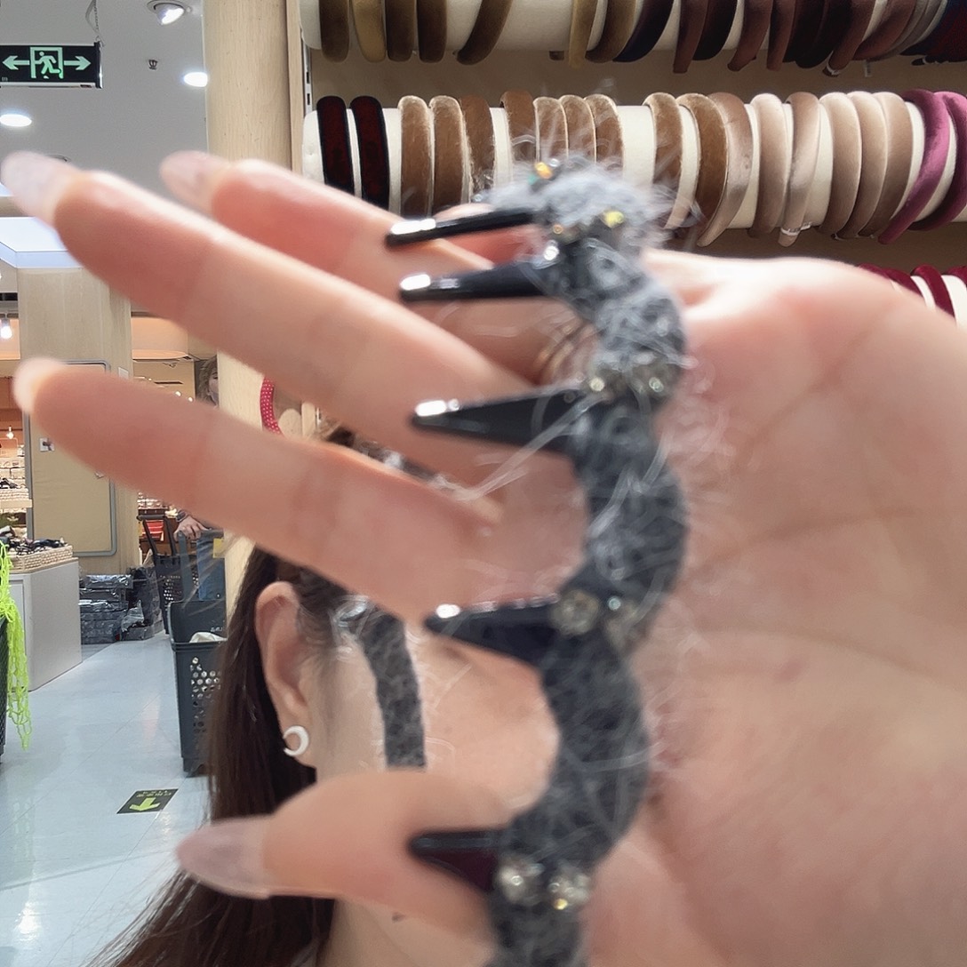 皮质铁合金灰色钻带齿发箍