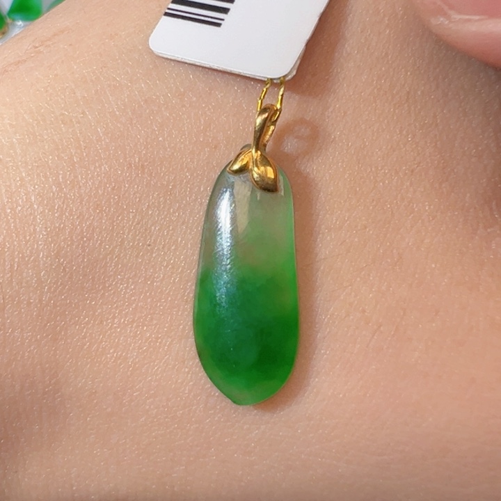 翡翠挂件18K金镶嵌翡翠