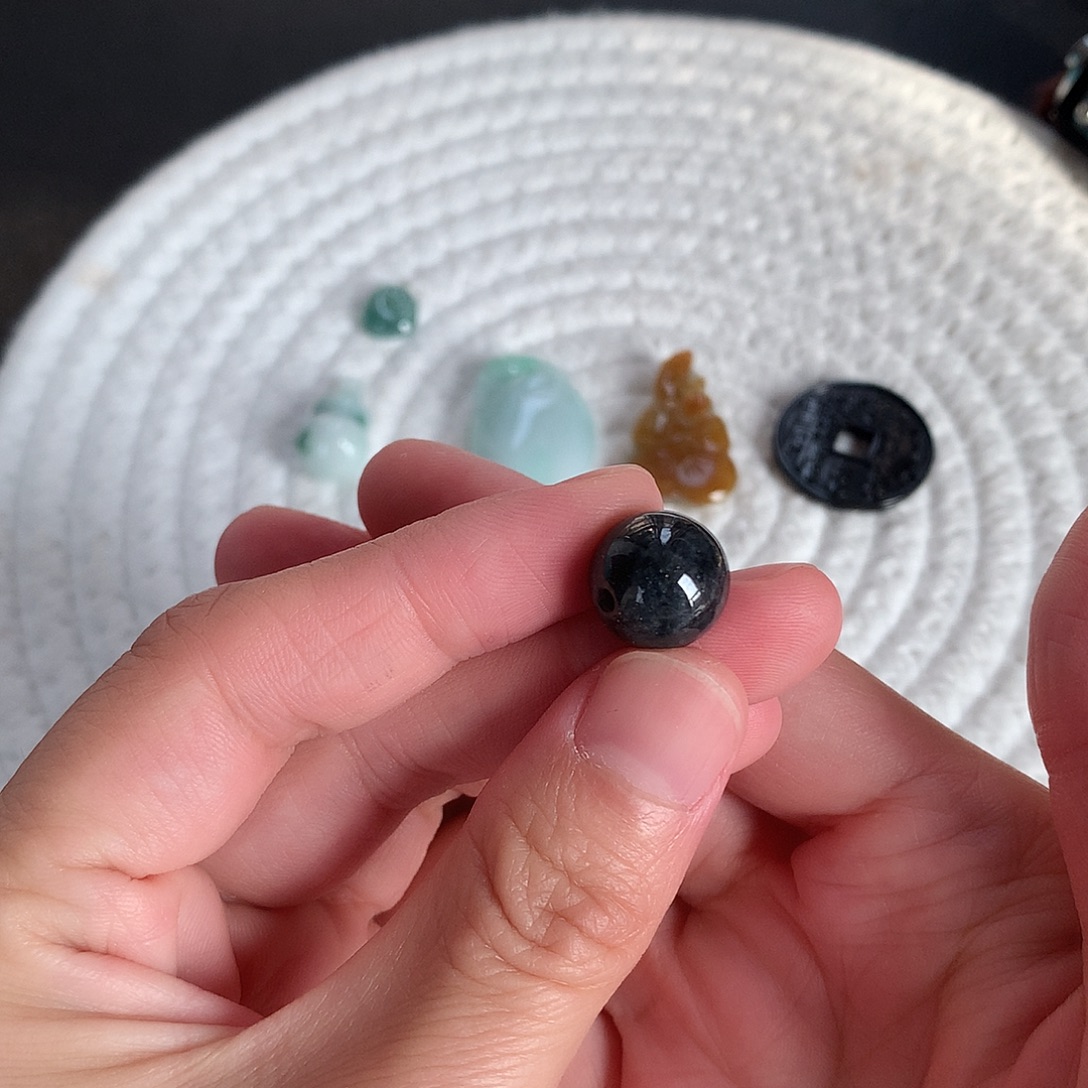 翡翠未镶嵌颈饰乌鸡珠子