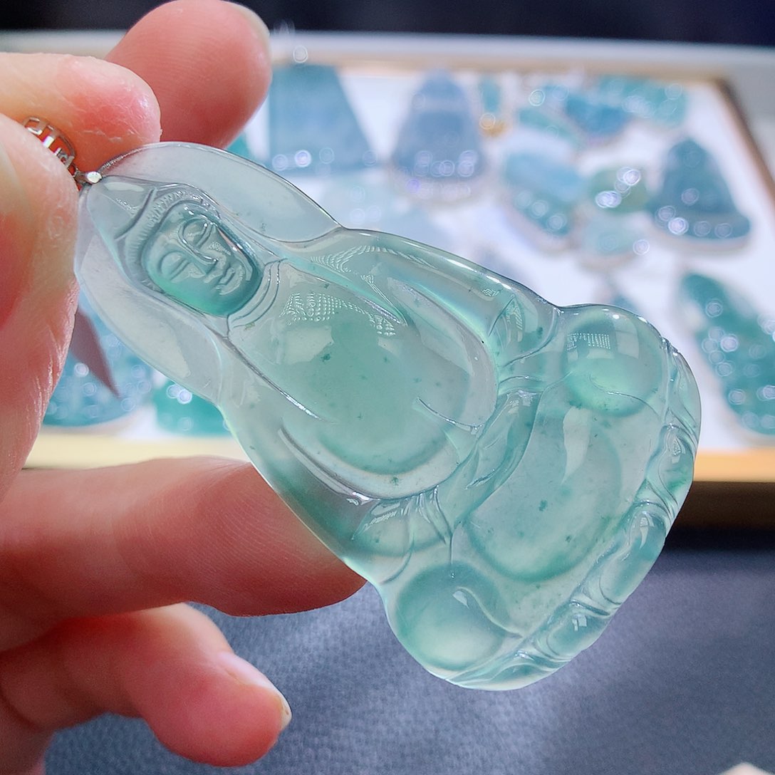 翡翠颈饰18K金镶嵌翡翠