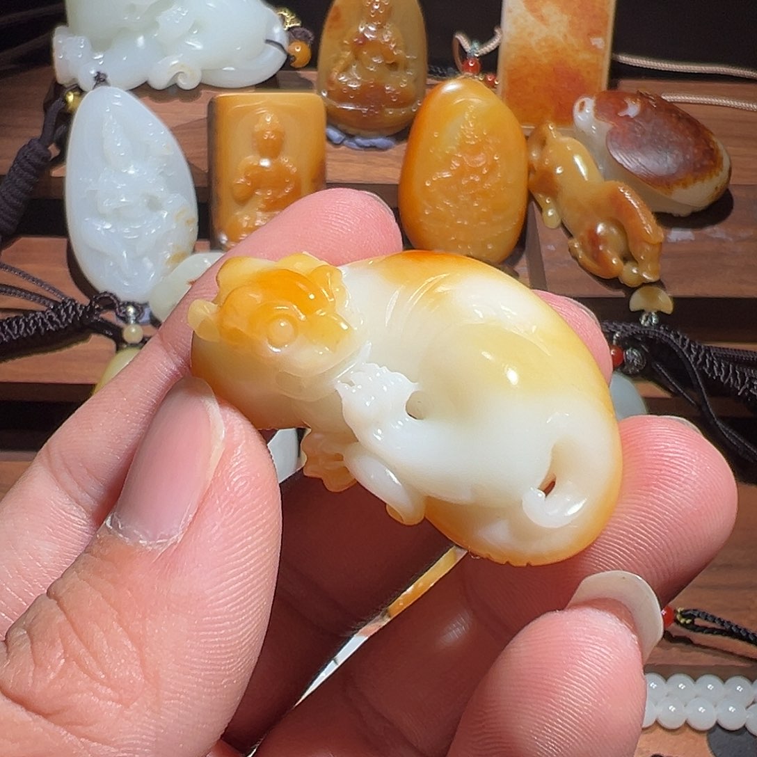 八***安和田玉未镶嵌颈饰