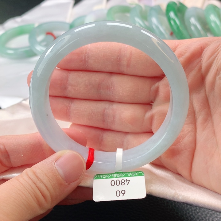 翡翠手镯未镶嵌耳*