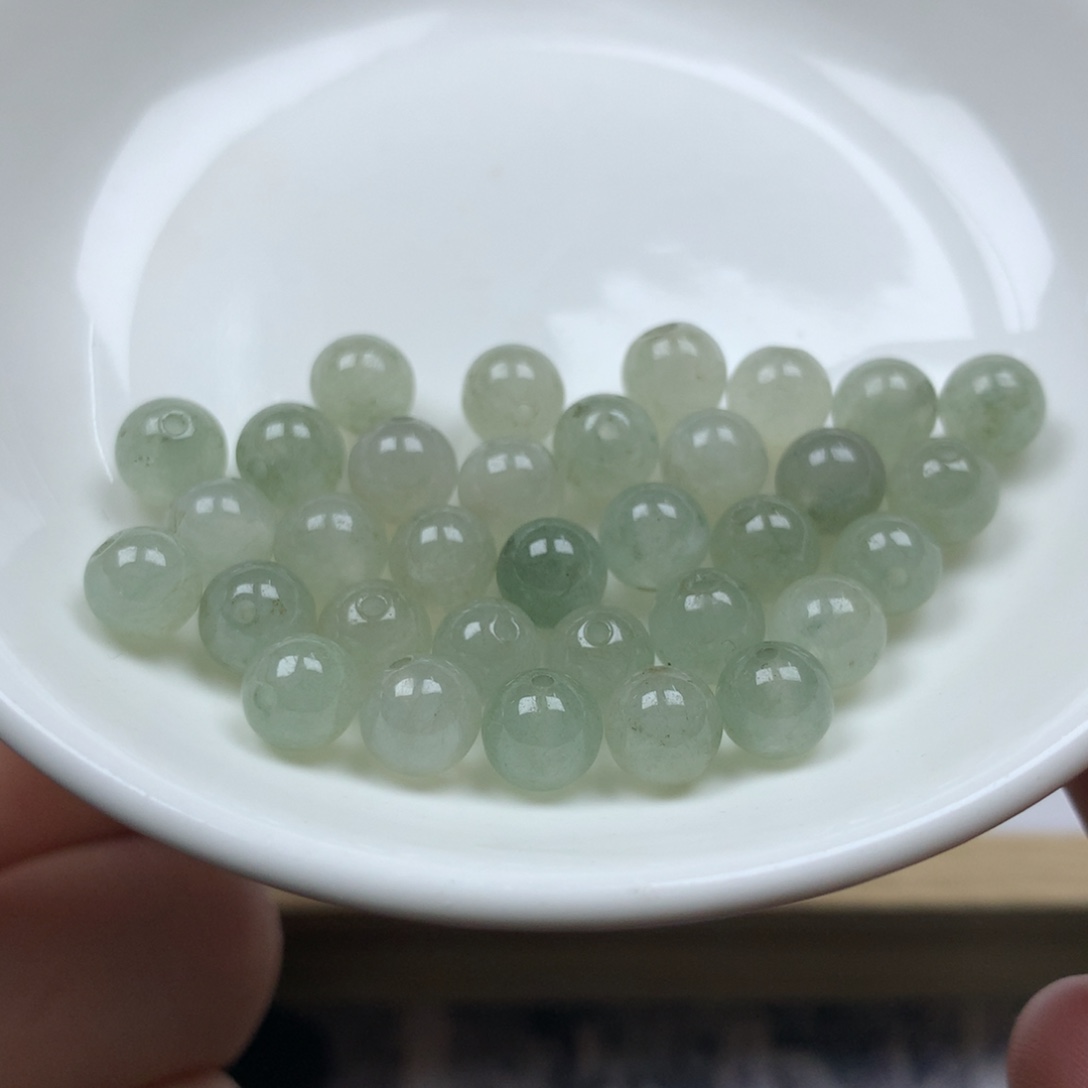 翡翠颈饰未镶嵌卡6➕。30➕3颗   单圈。