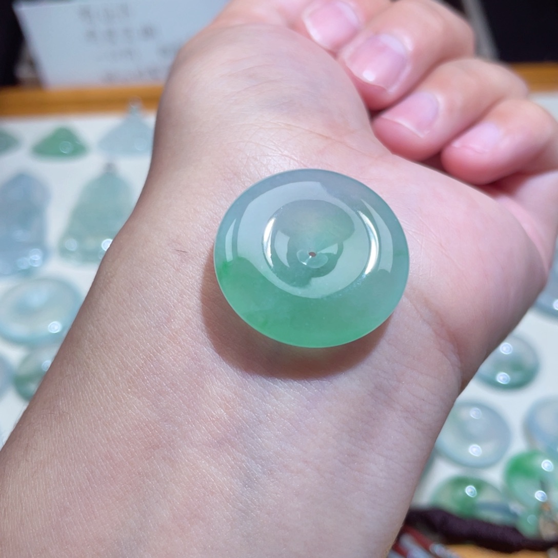 颈饰未镶嵌翡翠扣子