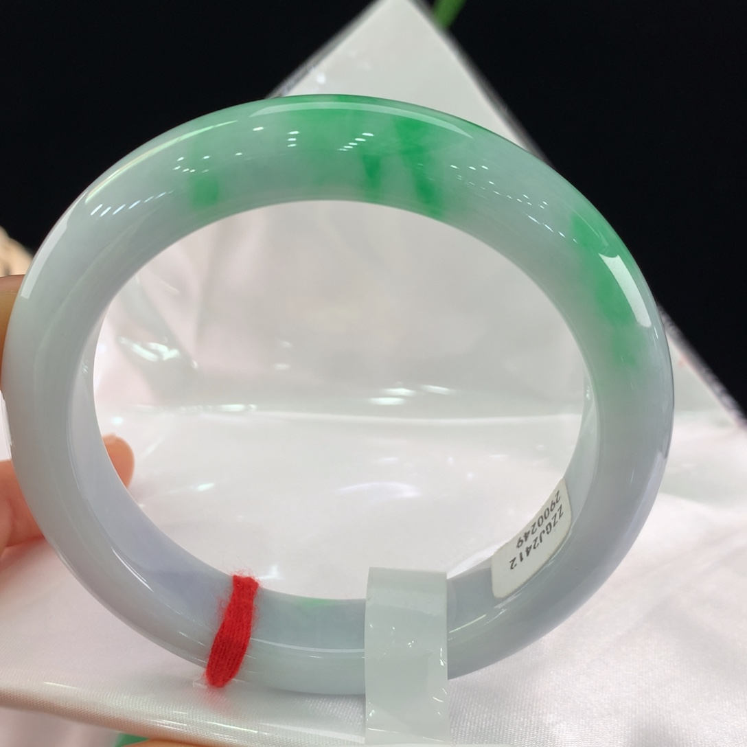 翡翠手镯未镶嵌冰***饮总价23000。-0249