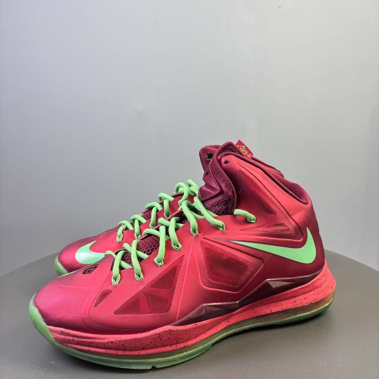 95新 maje 44码 詹姆斯10红色球鞋 非原盒