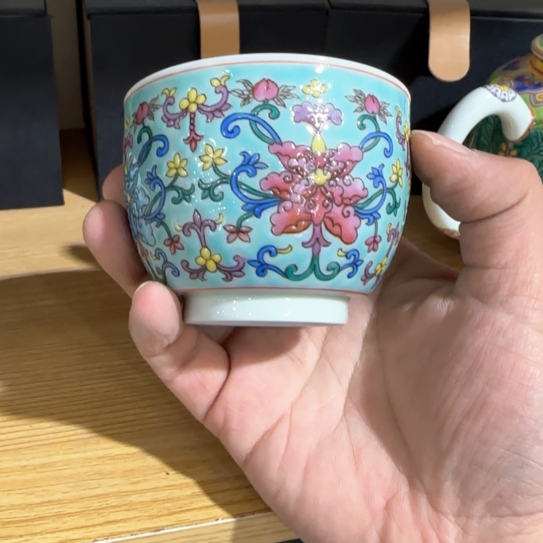 瓷片瓷器是在古阿撸铁之后发现自己