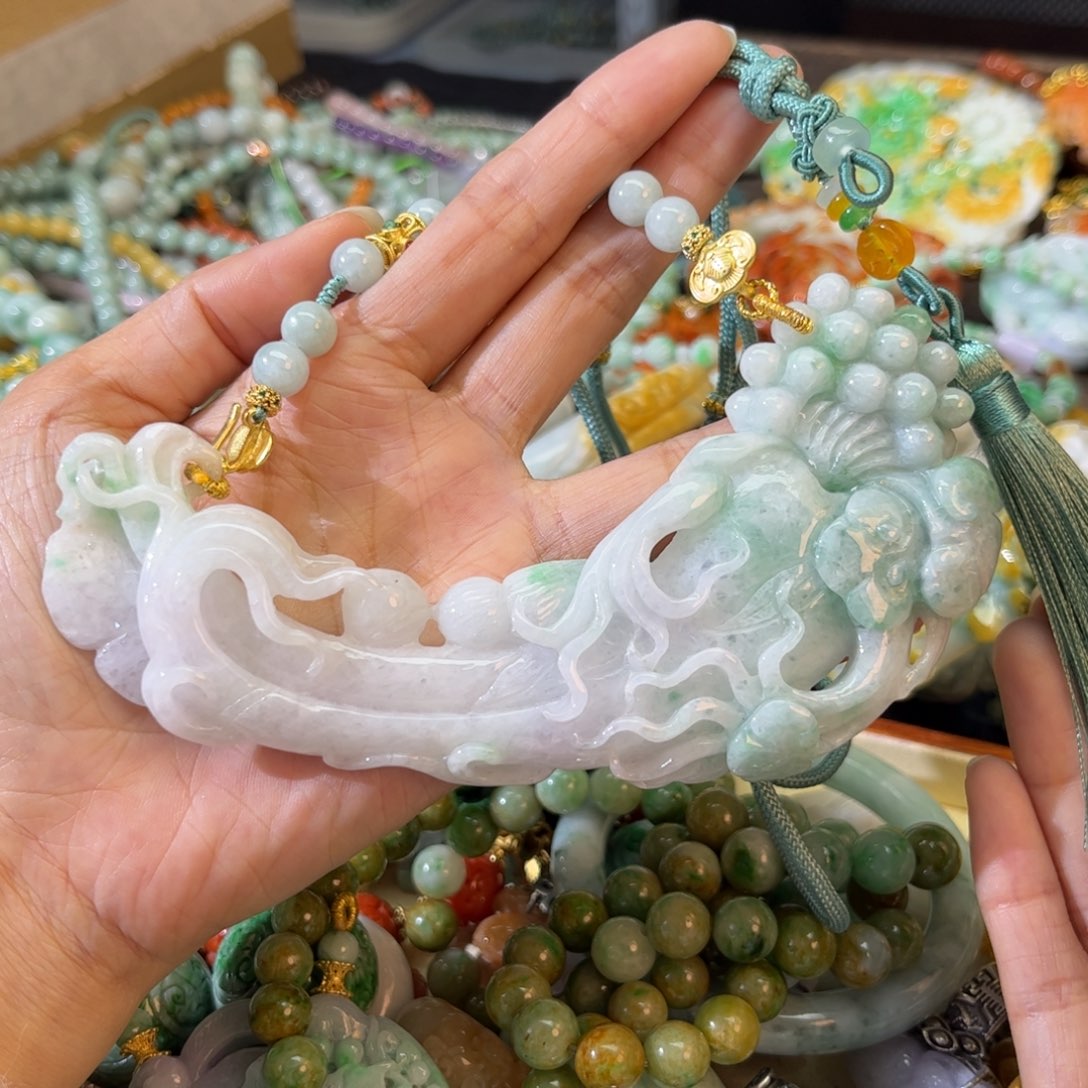 翡翠颈饰未镶嵌待编款