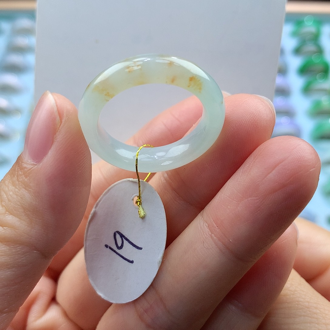 翡翠戒指未镶嵌19圈