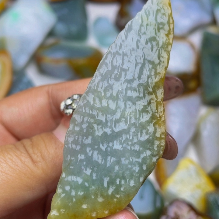 翡翠挂件未镶嵌翡翠