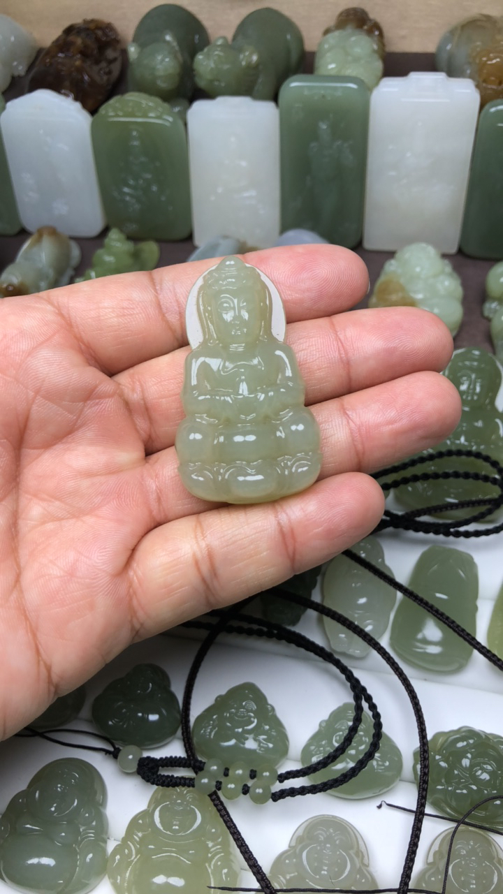 和田玉冰晴水观音