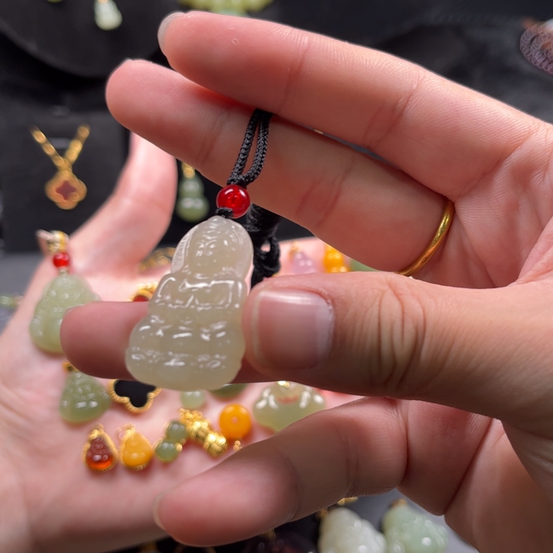 和田玉颈饰未镶嵌