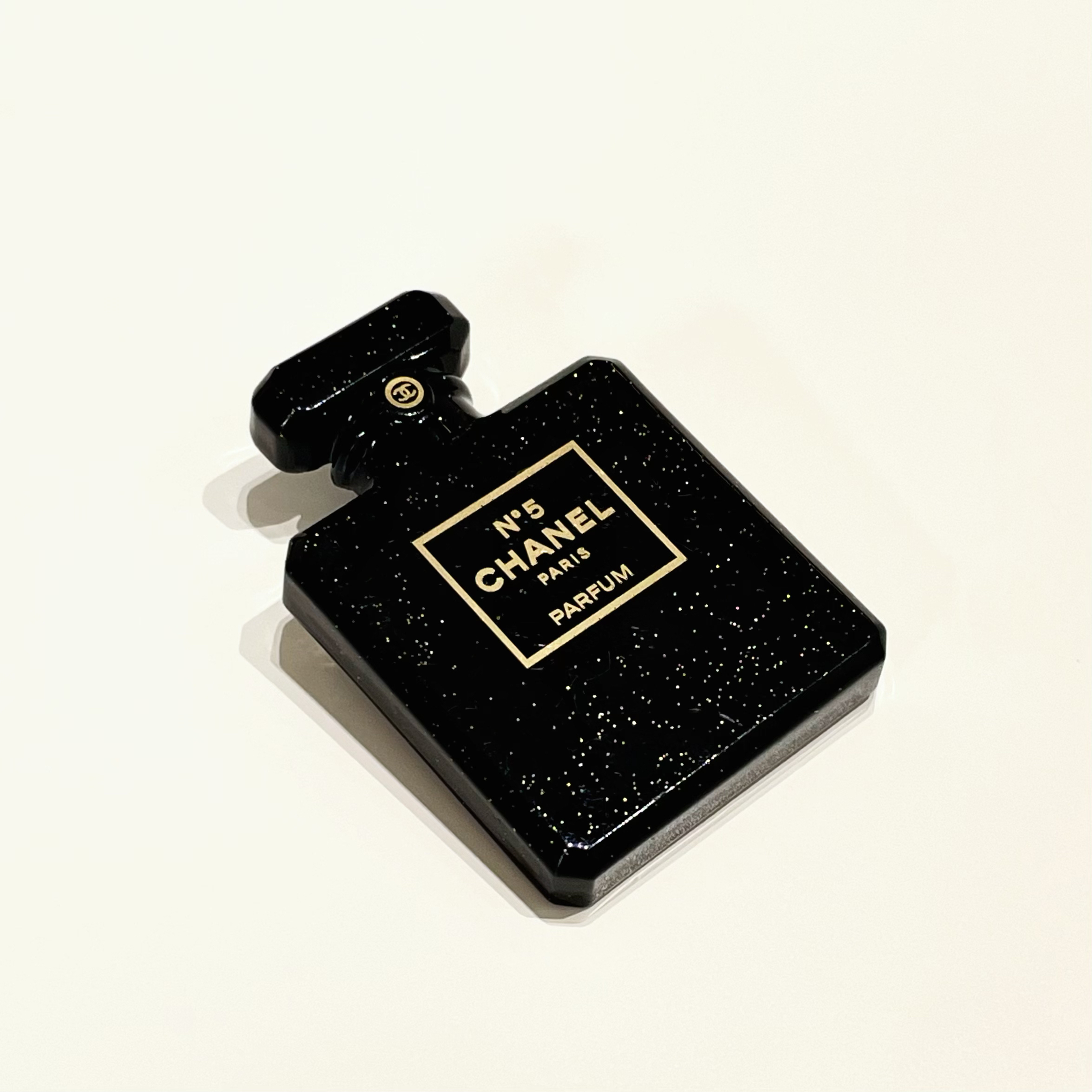 95新 Chanel/香奈儿 Chanel21k黑金亚克力香水瓶胸针 95894477