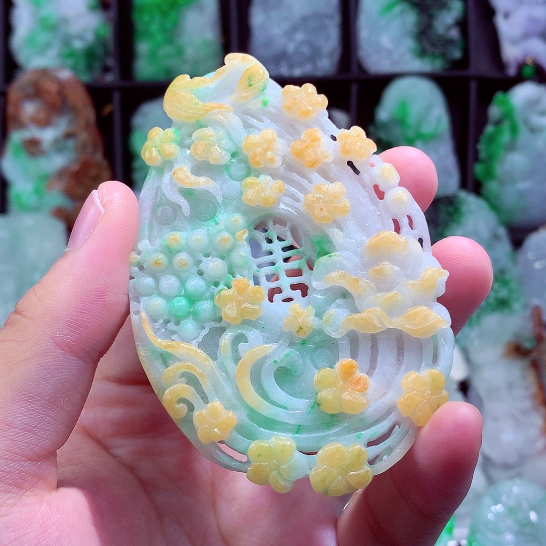 翡翠未镶嵌颈饰挂件