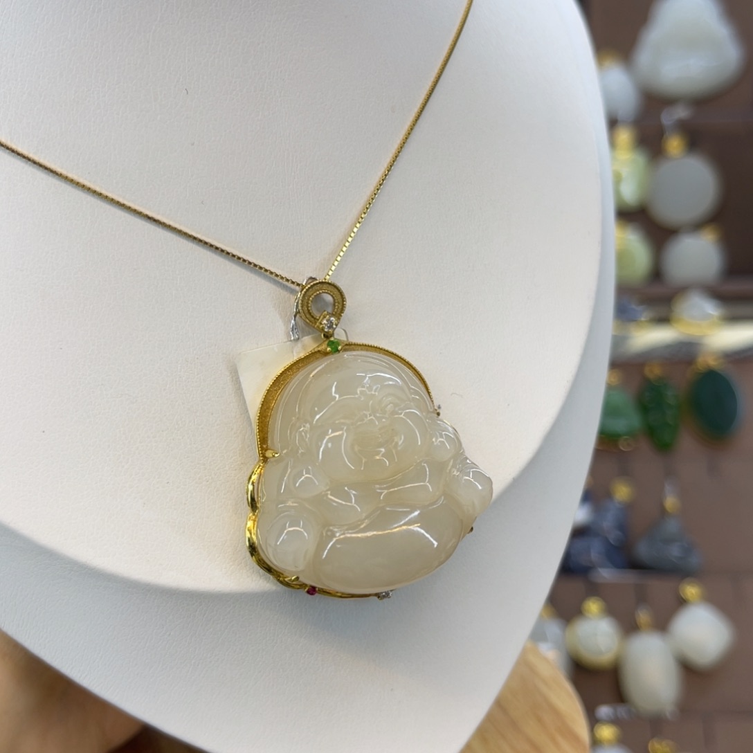 和田玉18K金镶嵌吊坠