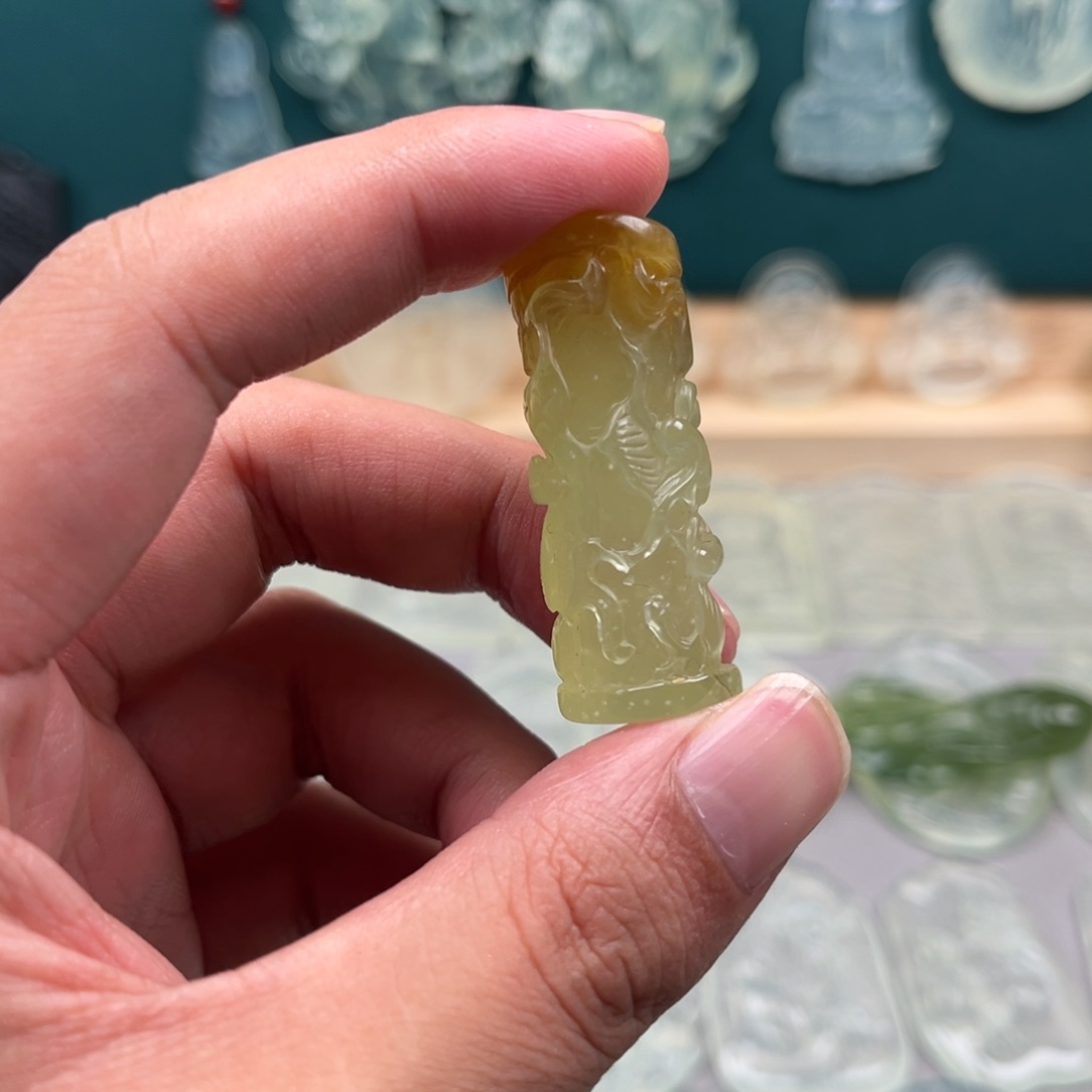 未镶嵌蛇纹石玉颈饰