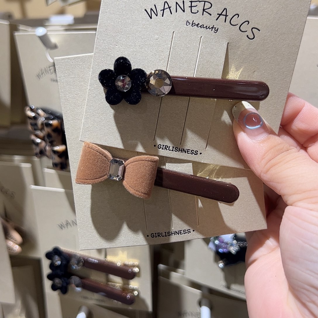 皮质非金属蝴蝶结➕花花鸭夹各一