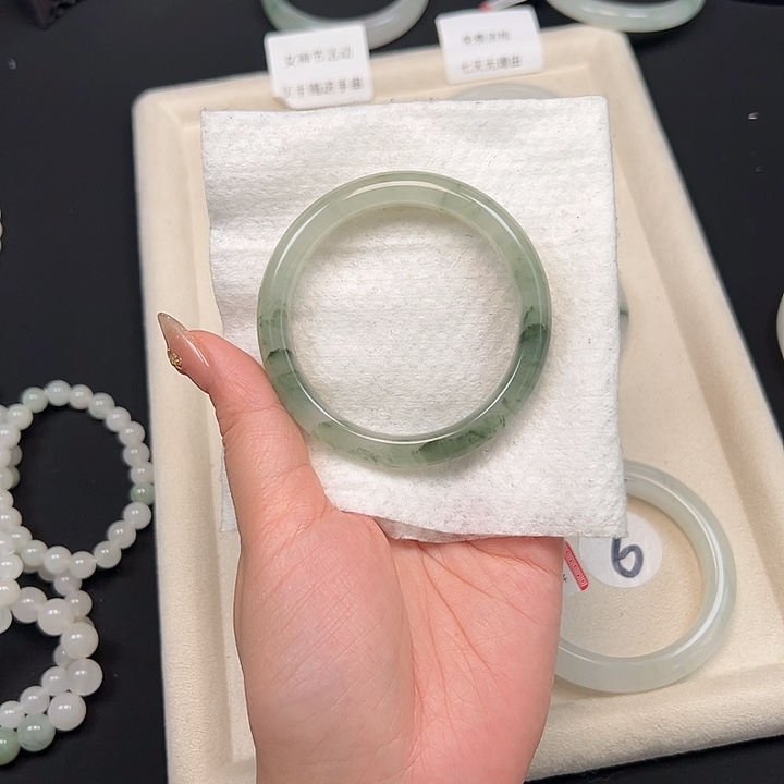 石英质玉手镯未镶嵌68