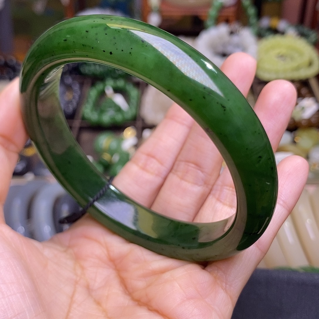 和田玉未镶嵌颈饰61.6 碧玉菠菜绿脂膏级手镯
