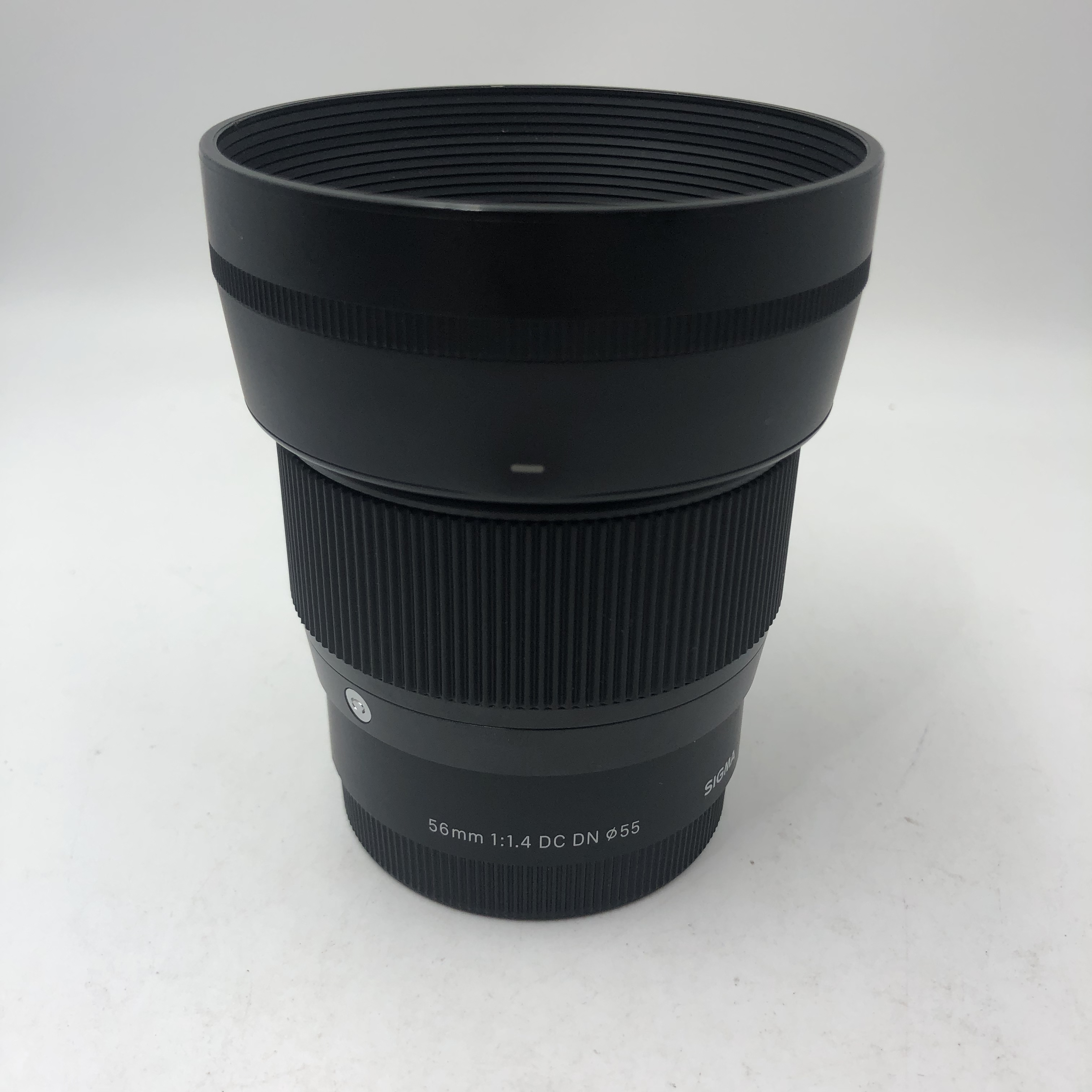 95新 Sigma/适马 56F1.4 DC DN半画幅大光圈定焦镜头（6180）