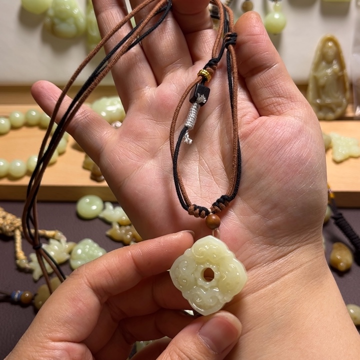 和田玉未镶嵌颈饰