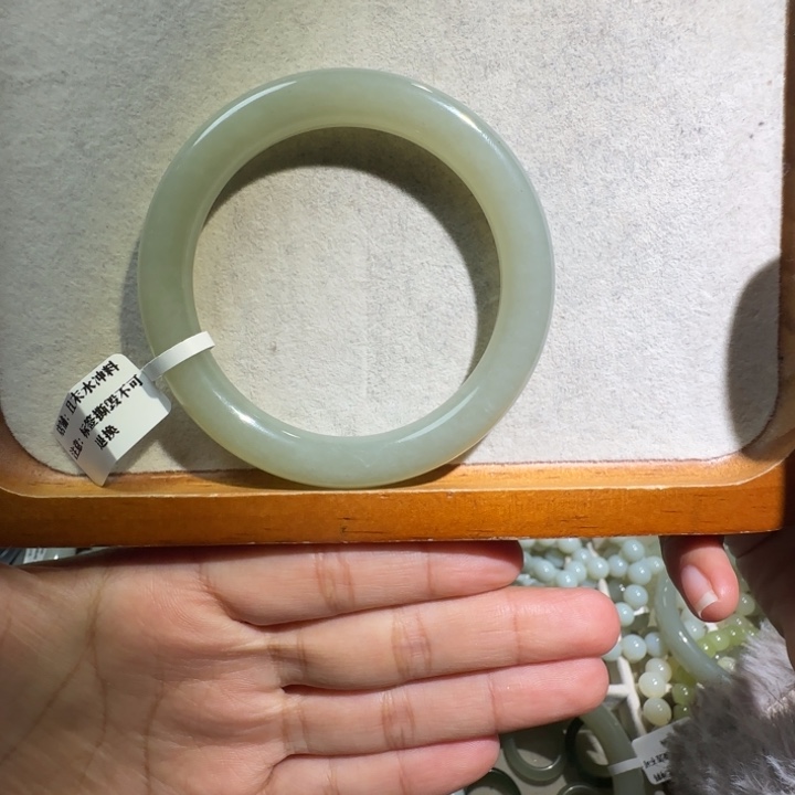 武***儿和田玉未镶嵌手镯