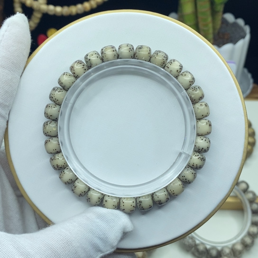 G***.手串星月菩提骨瓷白通体8✖️7