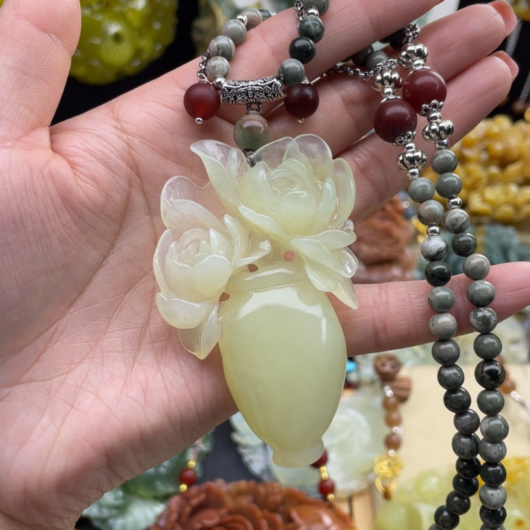 未镶嵌蛇纹石玉颈饰