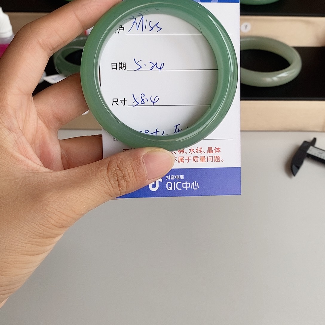 石英质玉手镯未镶嵌M****妮