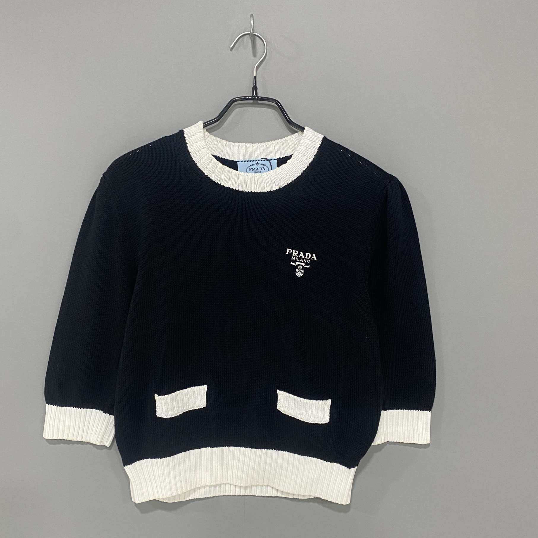 99新 Prada/普拉达 黑白拼接标语logo针织上衣/40码/05674