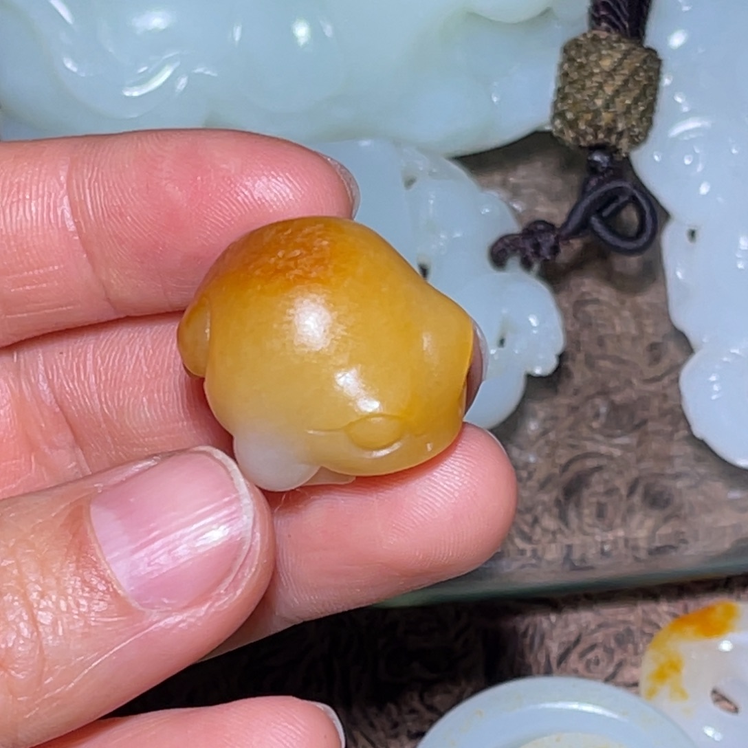 和田玉未镶嵌车挂