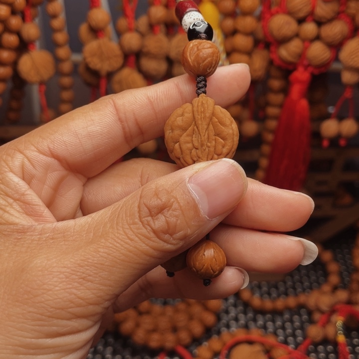 木质类龙纹桃枭挂件