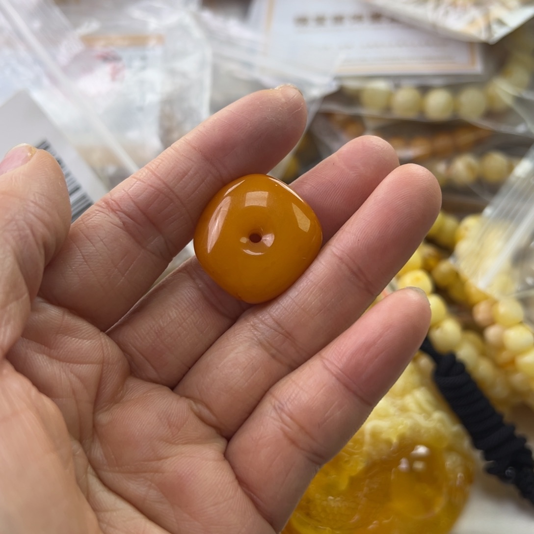 琥珀珠宝奇石未镶嵌