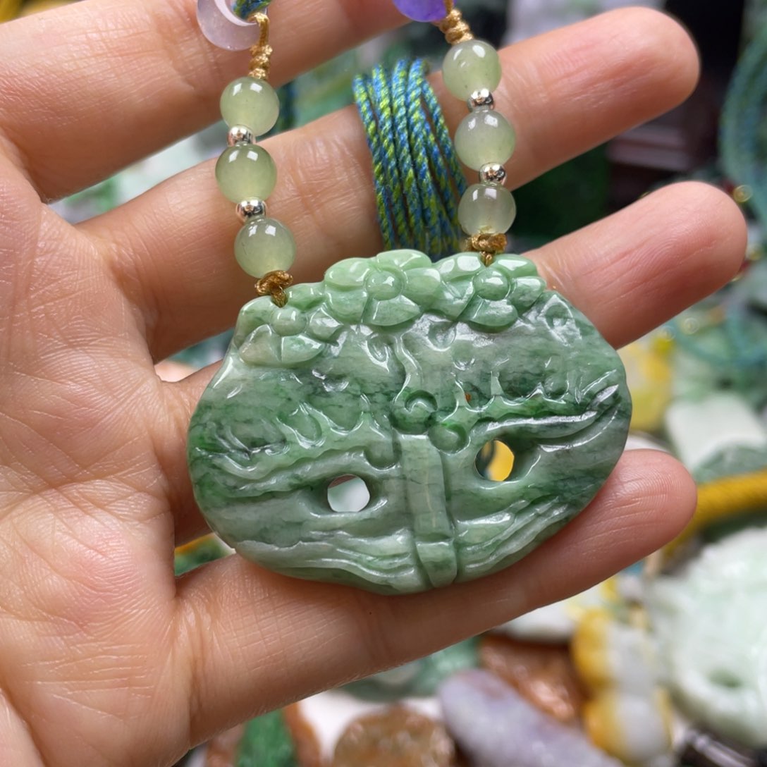 翡翠颈饰未镶嵌牌子