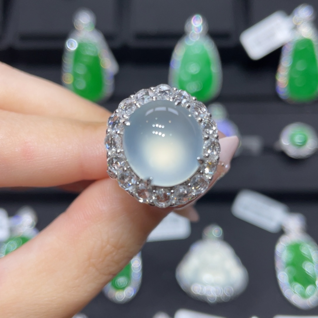 翡翠颈饰18K金镶嵌天然缅甸翡翠a货