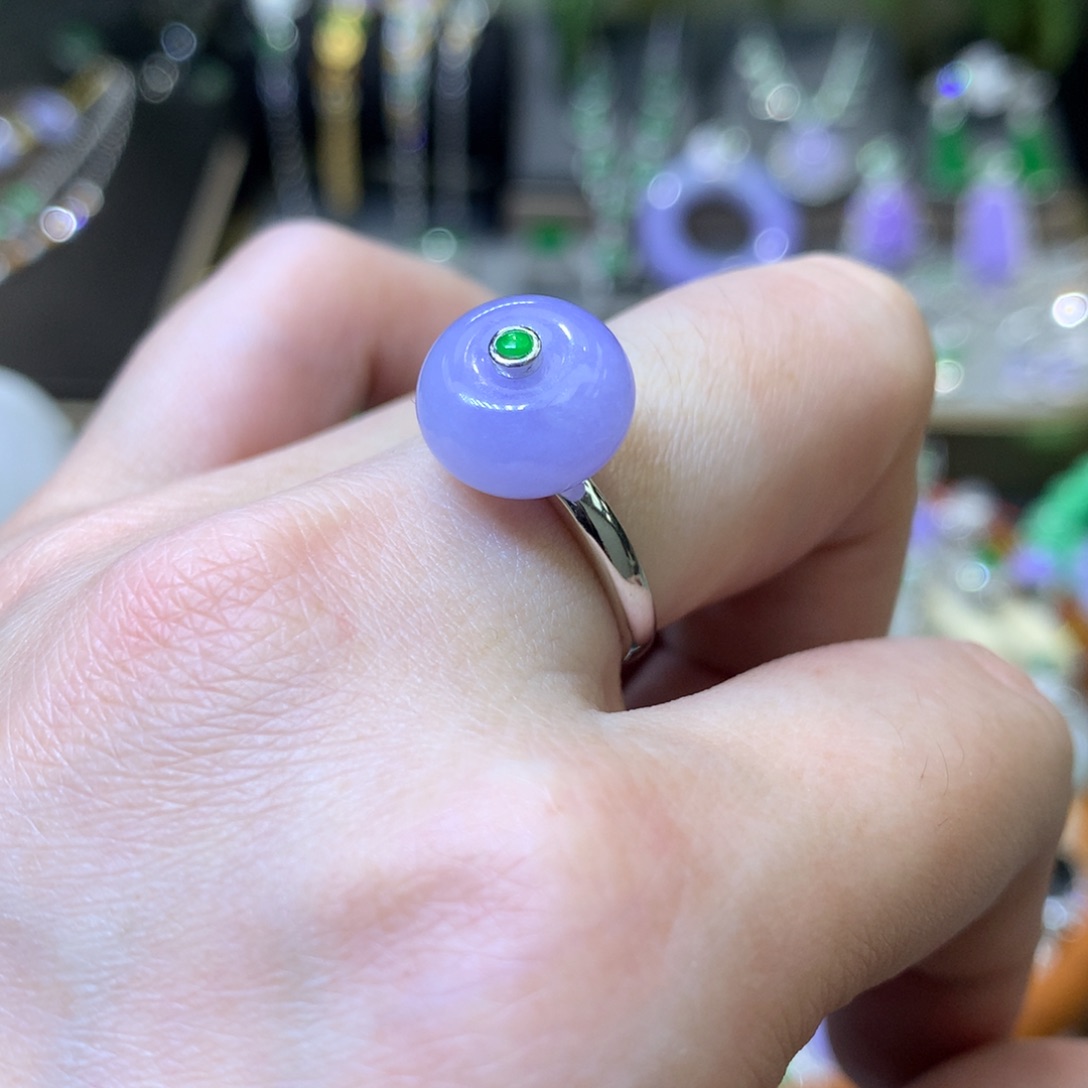 颈饰18K金镶嵌翡翠