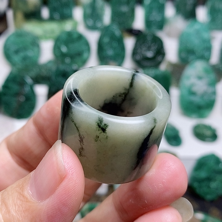 未镶嵌独山玉颈饰