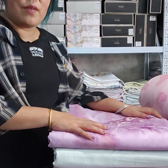 棉高端大床双人拼接款，花型不一样。