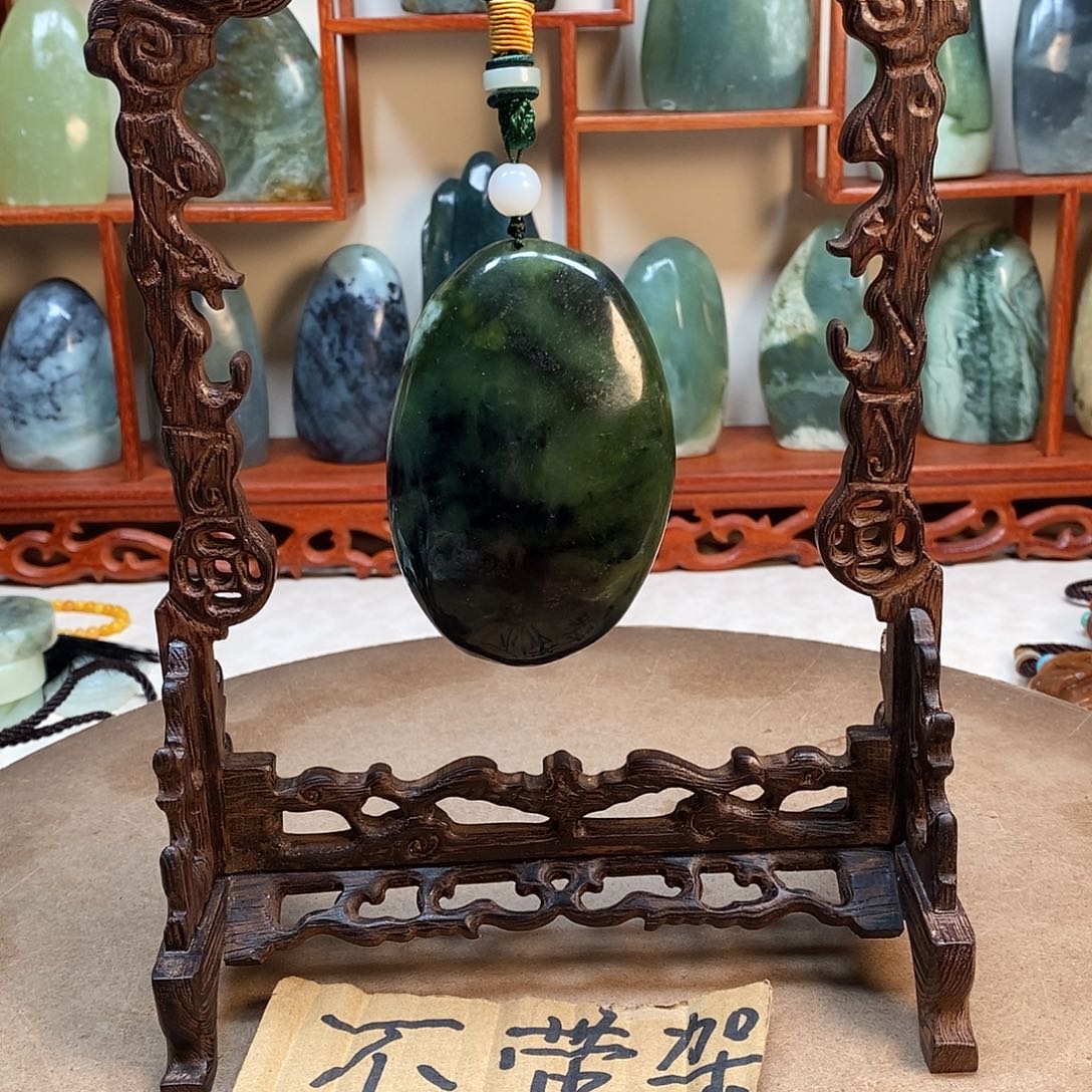 江***立岫玉未镶嵌珠宝奇石