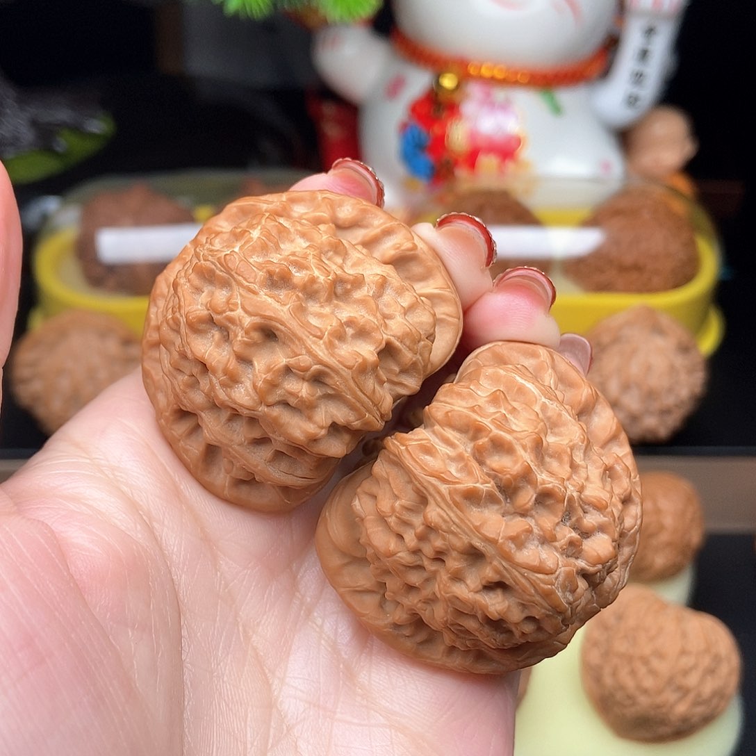 文玩核桃吊坠43白狮子