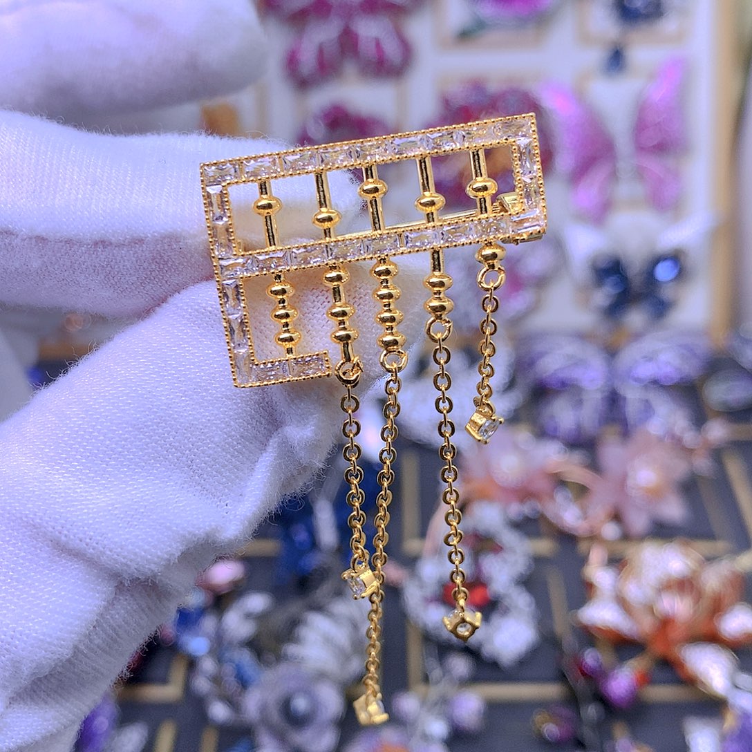 合成立方氧化锆铜胸针胸花