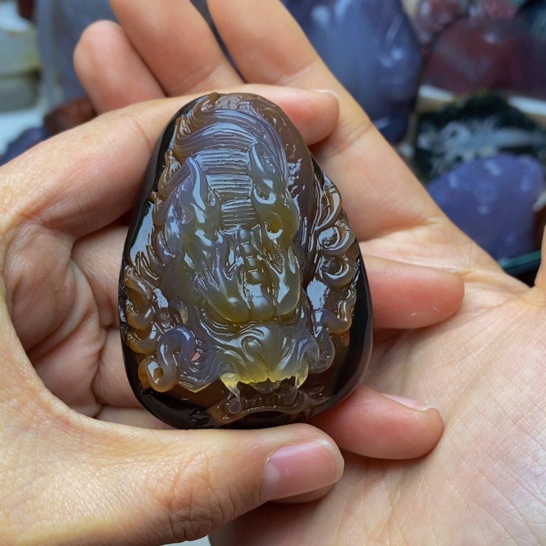 玛瑙/玉髓手把件未镶嵌骑****噜