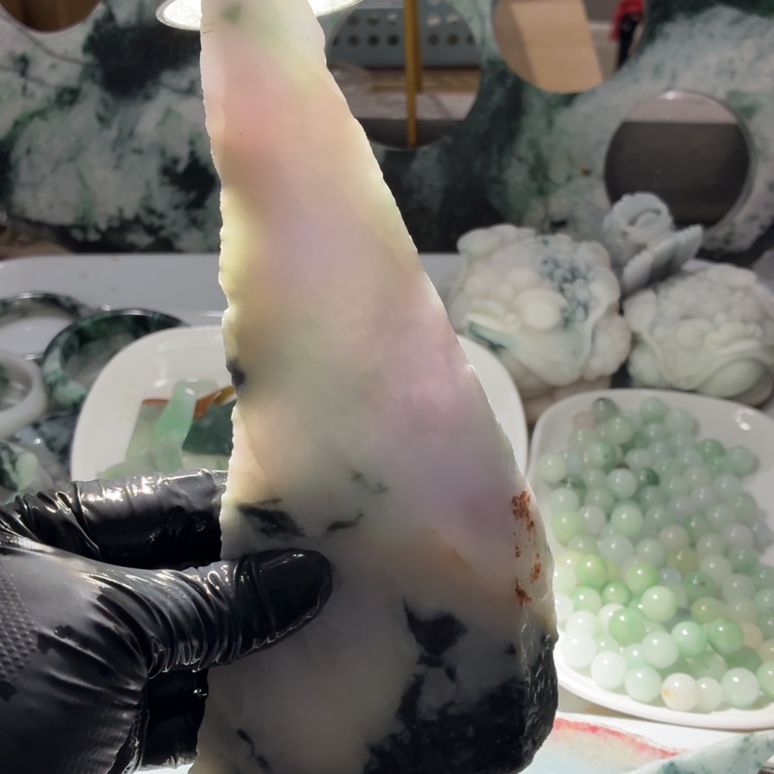 翡翠未镶嵌颈饰边角料